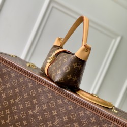 LV Pochette