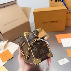 LV Petite Malle