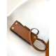 p DAUPHINE CAPITALE 手袋新款 M46751 Dauphine Capitale 手袋融合 Monogram 和 Monogram Reverse 涂层帆布，老花黄花拼色达芙妮凯莉包oo[握手][握手]搭配牛皮革饰边。梯形设计流露复古气息，加长版 LV磁扣点睛别致细节。尺寸：17.5x17.5x9厘米（长度x高x宽）