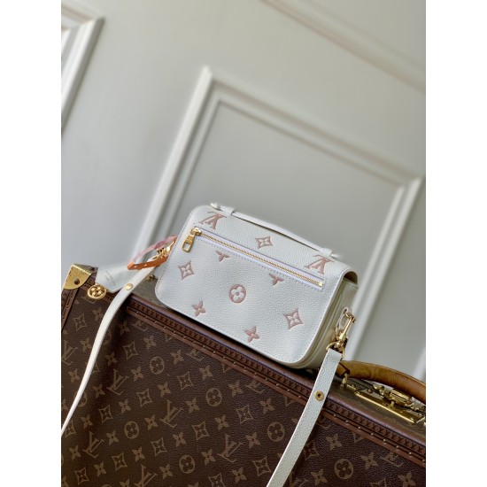 LV Pochette