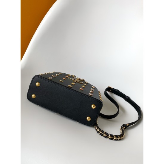 LV Capucines