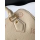 【加强版】Speedy Bandoulire 20 手袋 M14291 奶杏色（提花）焕新品牌经典 Monogram Empreinte 皮革，以相同色调勾勒图案轮廓，再以条纹内衬、耀目挂锁和可拆卸链条丰富细节。紧凑构型可容纳日常所需，手提或斜挎皆宜。尺寸： 13.5 x 12 x 20.5 厘米