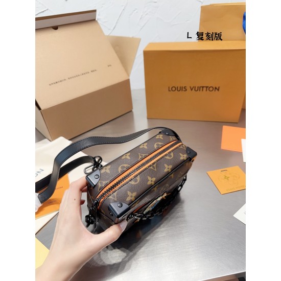 LV Petite Malle