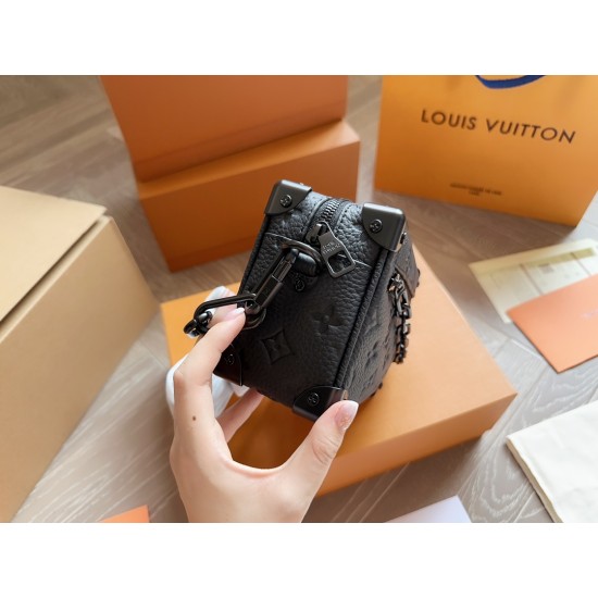 LV Petite Malle