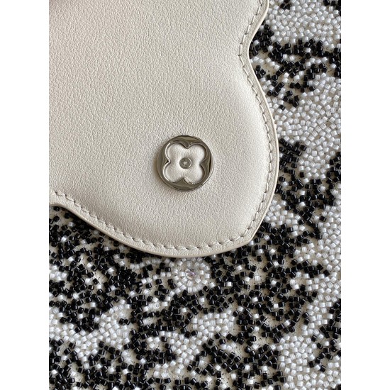 LV Capucines