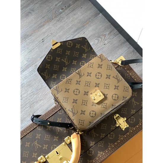 LV Pochette