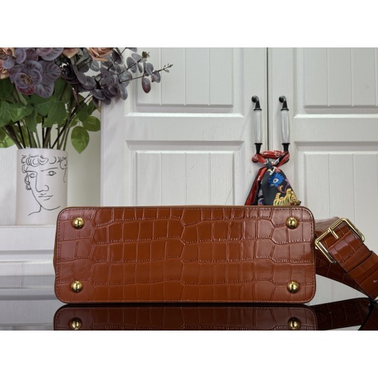 LV Capucines