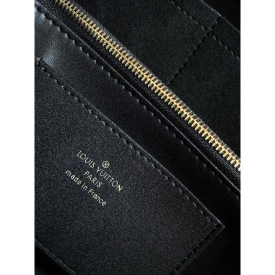LV Capucines