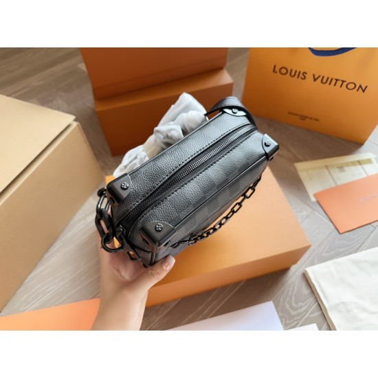 LV Petite Malle