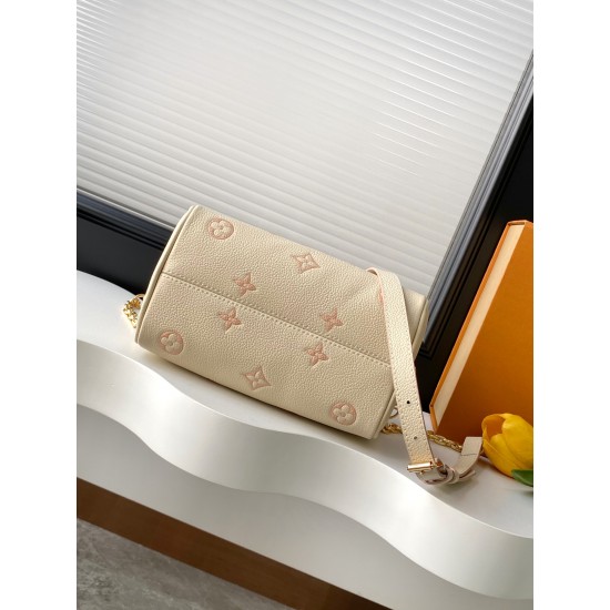 【加强版】Speedy Bandoulire 20 手袋 M14291 奶杏色（提花）焕新品牌经典 Monogram Empreinte 皮革，以相同色调勾勒图案轮廓，再以条纹内衬、耀目挂锁和可拆卸链条丰富细节。紧凑构型可容纳日常所需，手提或斜挎皆宜。尺寸： 13.5 x 12 x 20.5 厘米