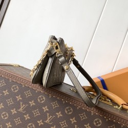LV Pochette