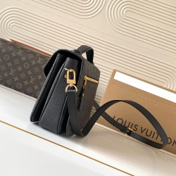 LV Pochette