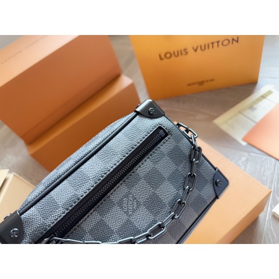 LV Petite Malle