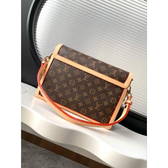 【动态变码芯片 加强版】M47149本款 Dauphine Soft 大号手袋以 Monogram 帆布裁出柔软构型，亮相于 2024 春夏秀场。搭配牛皮革饰边，确保舒适手提。Dauphine 手袋经典元素在此悉数呈现，包括矩形锁扣上的 LV Circle 标识、可拆卸链带与肩带。28.0 x 20.0 x 11.0 厘米 (长 x 高 x 宽)