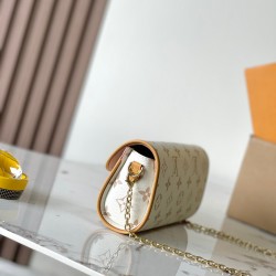 LV Pochette