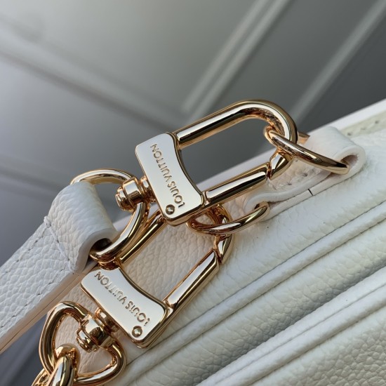 LV Pochette