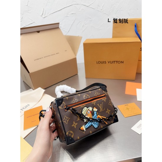 LV Petite Malle