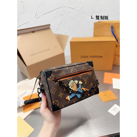 LV Petite Malle