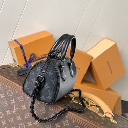 原厂 ，变码芯片M24606黑花 M46970老花M24474白花，speedy18，在满足日常需求上搭配了精致小巧可自行多种穿戴方式的配饰，加上可拆链条带成就舒适肩背体验。尺寸：18.0x12.5x11.0（长x高x宽）