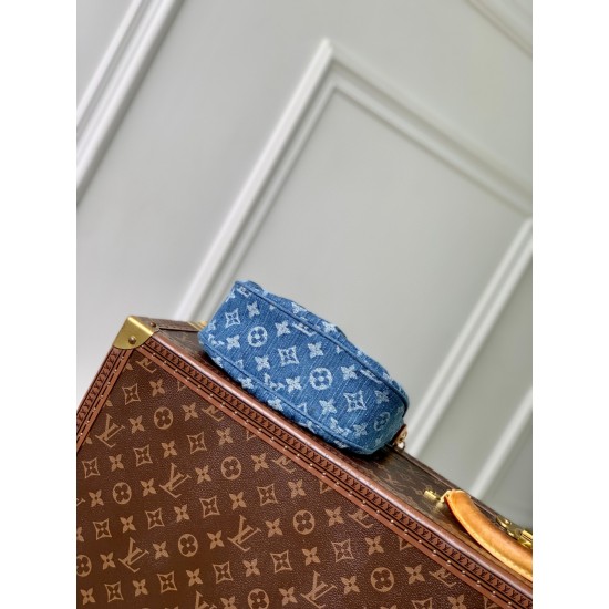 LV Pochette