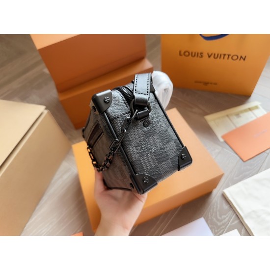 LV Petite Malle