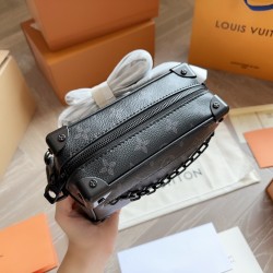 LV Petite Malle
