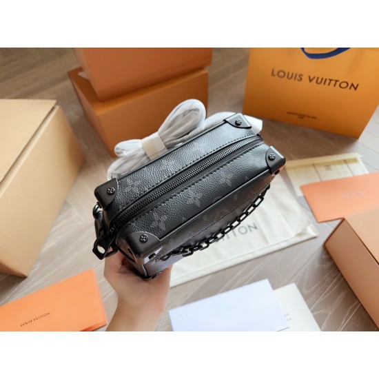 LV Petite Malle
