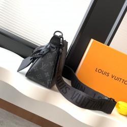 LV Pochette