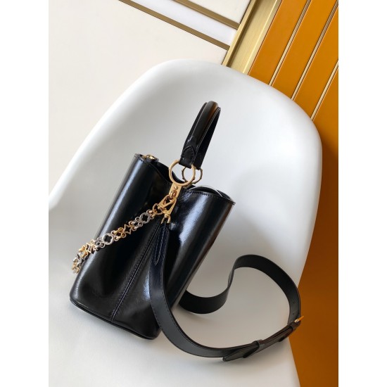 LV Capucines