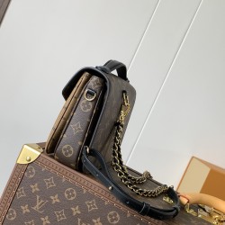 LV Pochette