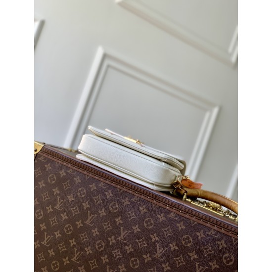LV Pochette