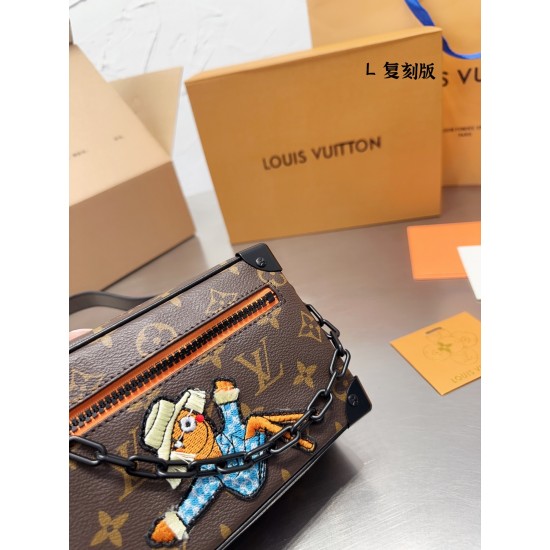LV Petite Malle