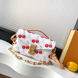 LV Pochette