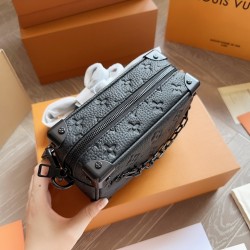 LV Petite Malle