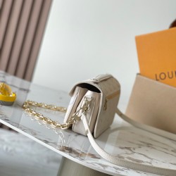 LV Pochette