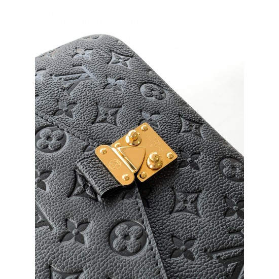 LV Pochette