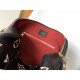 M58947 黑色 M58948白 M58949杏Speedy Bandoulire 25 手袋于 2021 秋季 Wild at Heart 胶囊系列瞩目再现，为 Monogram Empreinte 皮革压印超大字母，可拆卸肩带增添斜挎选择。尺寸：25.0 x 19.0 x 15.0 厘米 (长 x 高 x 宽)。 90%