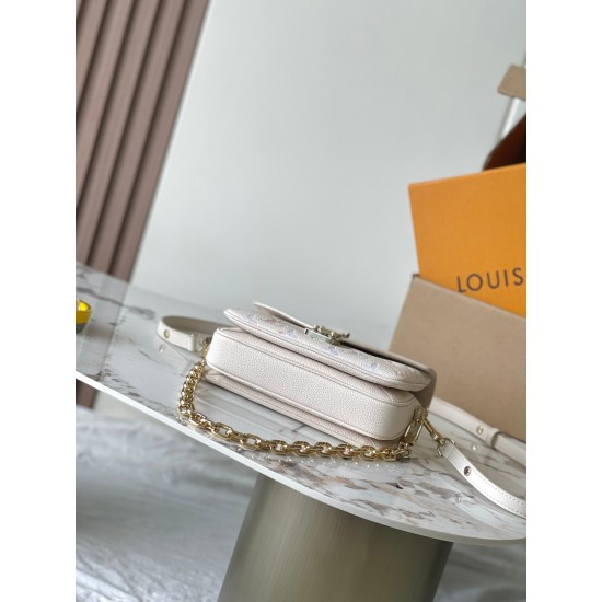 LV Pochette