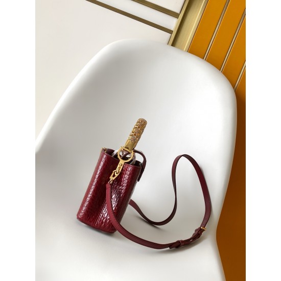 LV Capucines
