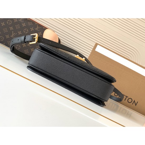 LV Pochette