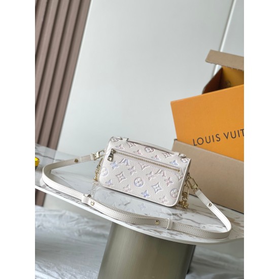 LV Pochette