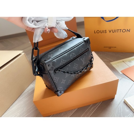 LV Petite Malle