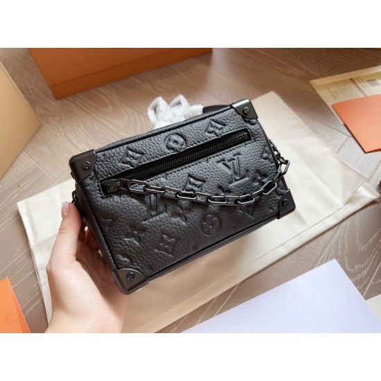 LV Petite Malle