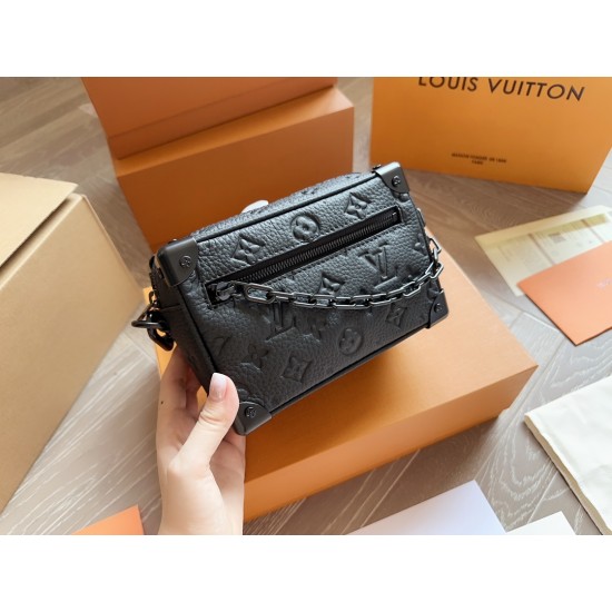 LV Petite Malle