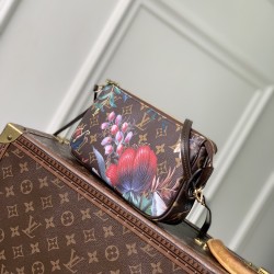 LV Pochette