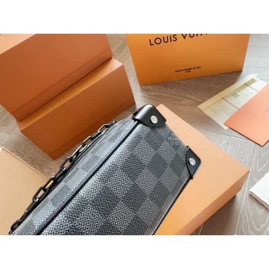 LV Petite Malle