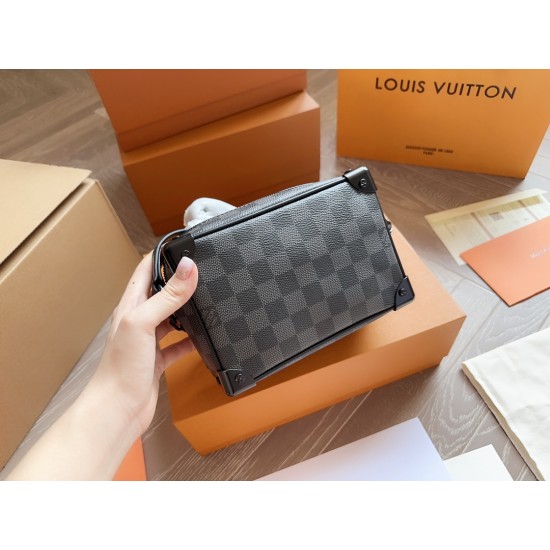 LV Petite Malle
