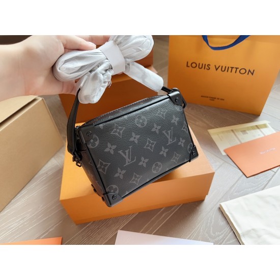 LV Petite Malle