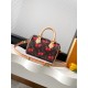 】M13094樱桃 本款 Speedy Bandoulire 手袋取材经典 Monogram 涂层帆布，以路易威登 x 村上隆复刻系列的甜美樱桃图案点亮潮流姿彩。考究皮革构筑 Toron 顶部手柄、可拆卸肩带和 LV x TM 钥匙包，精巧尺寸可轻松容纳手机和长款钱夹等日常所需。13.5 x 12 x 20.5 厘米 (高 x 宽 x 长度) fd.700