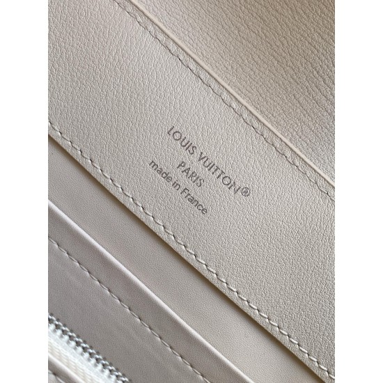 LV Capucines